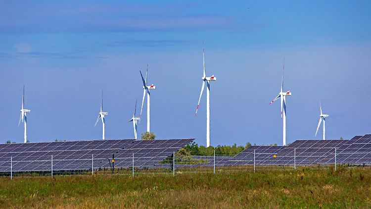 Bis 2030 will die Bundesregierung erreichen, dass 80 Prozent des in Deutschland erzeugten Stromes aus erneuerbaren Quellen kommt. Dazu wurden konkrete Ziele gesetzt, doch der Erfolg ist durchwachsen.
