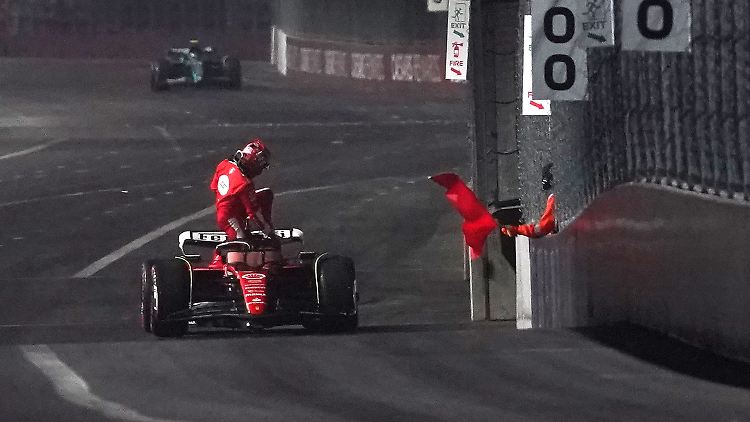 Die gute Nachricht: Carlos Sainz konnte unverletzt austeigen.