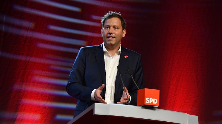 Der 45-jährige Klingbeil ist seit 2019 Vorsitzender der SPD.