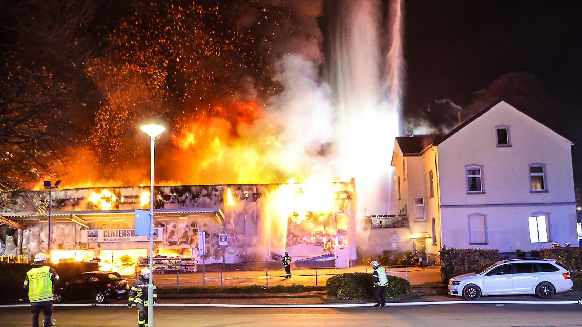 Beim Brand in Hagen kam es auch zu mehreren Verpuffungen.
