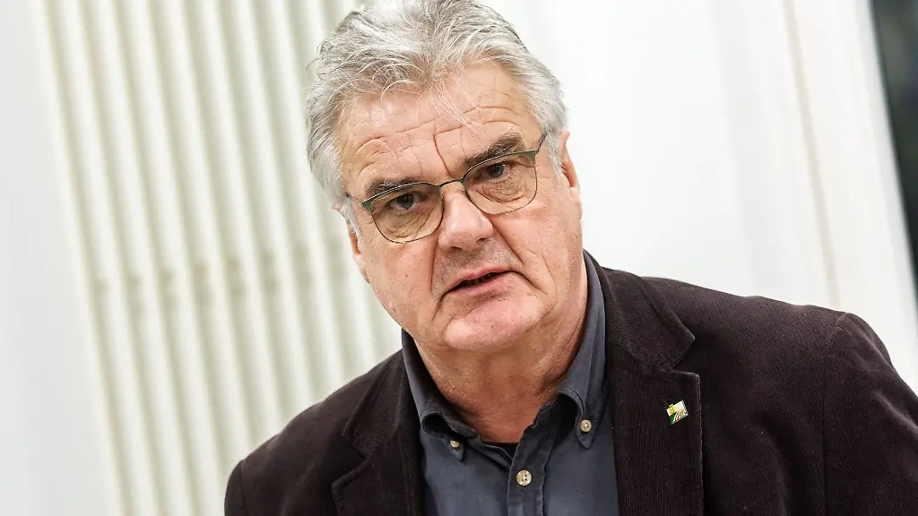 Detlef-Kurreck-Praesident-des-Bauernverbands-Mecklenburg-Vorpommern-spricht-in-Schwerin