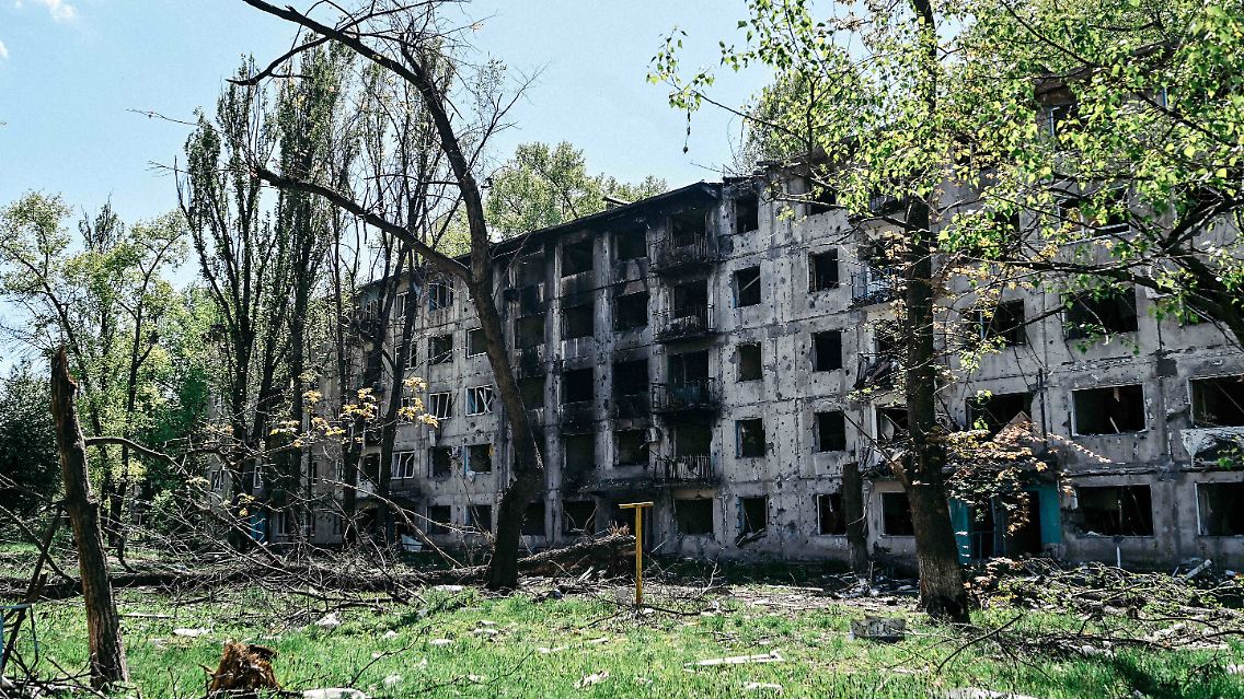 Schon im Mai wurde dieses Gebäude durch russische Angriffe auf Awdijiwka zerstört.