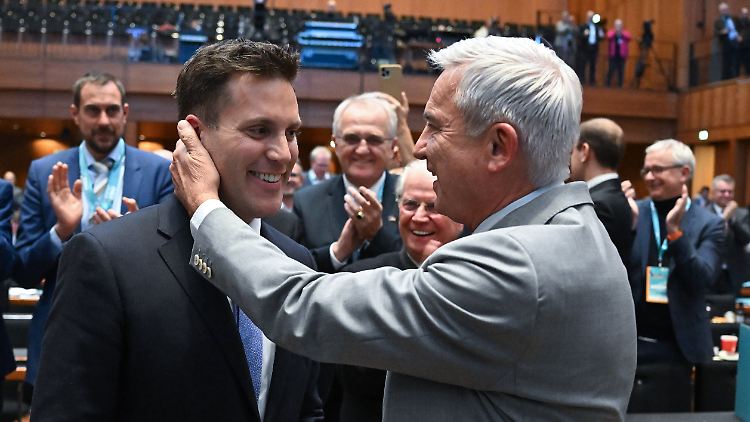 Generationenwechsel im Südwesten: Hagel (l.) folgt als CDU-Chef Baden-Württemberg auf Strobel (r.), der seit 2011 Landesvorsitzender war. 
