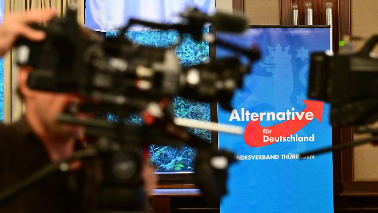 Thüringens AfD-Landessprecher Stefan Möller erklärte, man könne in eine politisch-kritische Haltung gegenüber einer Presse- oder Rundfunkinstitution nicht automatisch einen Gewaltaufruf hineininterpretieren.
