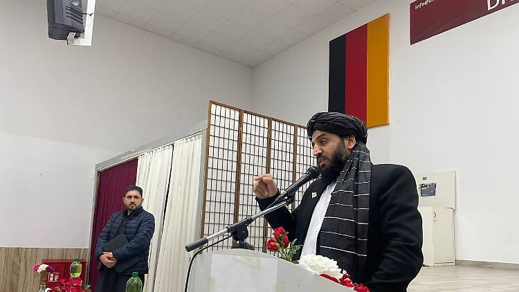 Der Pressesprecher der Taliban postete ein Foto des Auftritts.