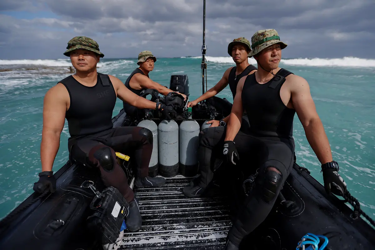 2024-01-10T230741Z-1770770938-RC2GF4A8GU8E-RTRMADP-3-JAPAN-DEFENCE-WOMEN