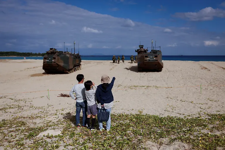 2024-01-10T230711Z-79923169-RC24G4AEUP71-RTRMADP-3-JAPAN-DEFENCE-WOMEN