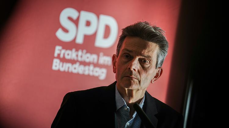 "Eine faire Zusammenarbeit sieht anders aus", sagt Mützenich.