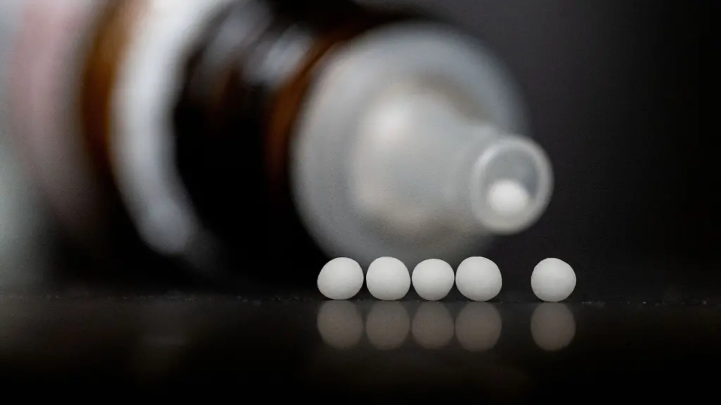 Bundesgesundheitsminister-Lauterbach-will-die-Moeglichkeit-der-Krankenkassen-in-der-Satzung-auch-homoeopathische-und-anthroposophische-Leistungen-vorzusehen-streichen