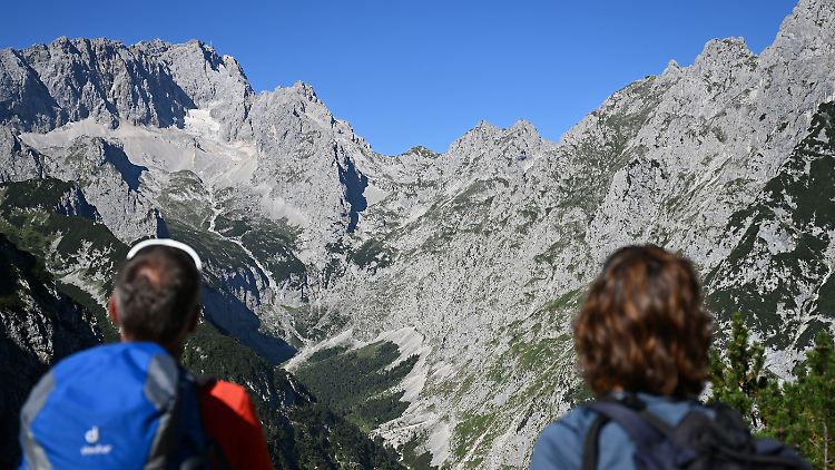 Viel Eis ist nicht mehr übrig: Blankeis und Höllentalferner unterhalb der Zugspitze.