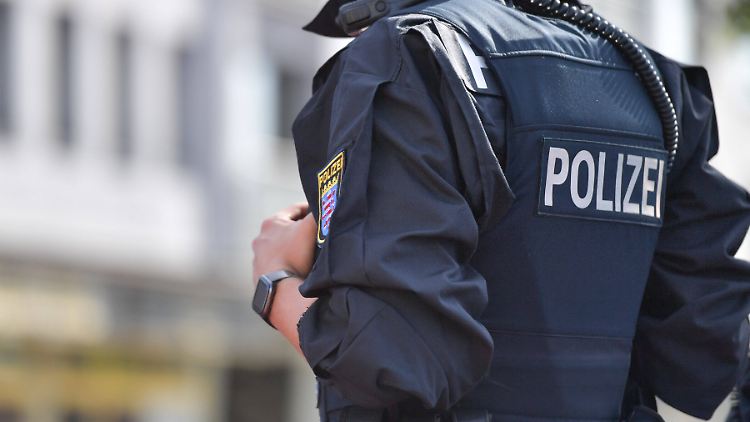 In der Wohnung des 18-Jährigen fanden Beamte Waffen und Munition.