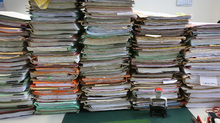 Eigentlich wollte die Ampel-Koalition Aktenberge verkleinern, Regeln vereinfachen. Der Normenkontrollrat fällt kein schmeichelhaftes Urteil.