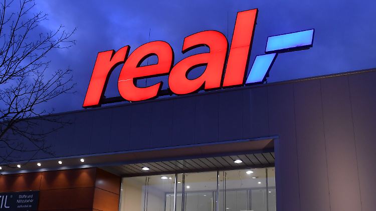 Einige Real-Supermärkte werden von der Konkurrenz übernommen. 
