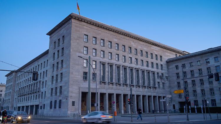 Das Bundesfinanzministerium von Christian Lindner hatte zunächst nur eine Haushaltssperre über den Klimafonds verhängt.
