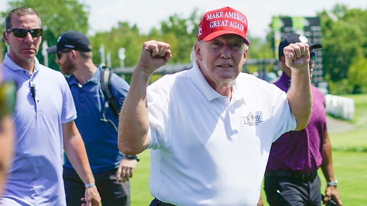 Laut seinem Arzt hat Trump sein GEwicht reduziert. 