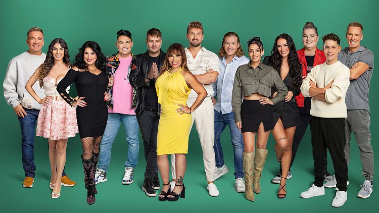 Der komplette Promi Big Brother-Kader startet mit bester Laune.