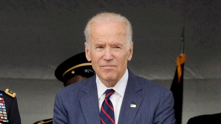 "Ich sehe ein Amerika, das kurz davor ist, abzuheben", schreibt US-Präsident Biden in seinem ersten Post.