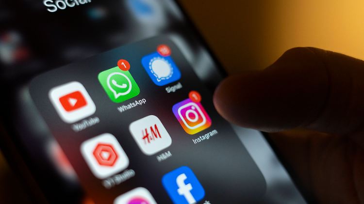 Eine kurzfristige freiwillige Abstinenz von Social Media erlegen sich viele Nutzer immer mal auf.
