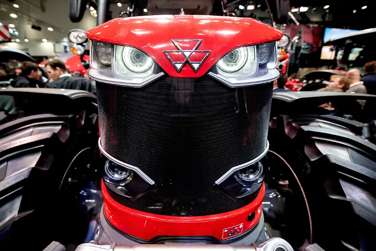 MF-7719-S-steht-am-Stand-von-Massey-Ferguson