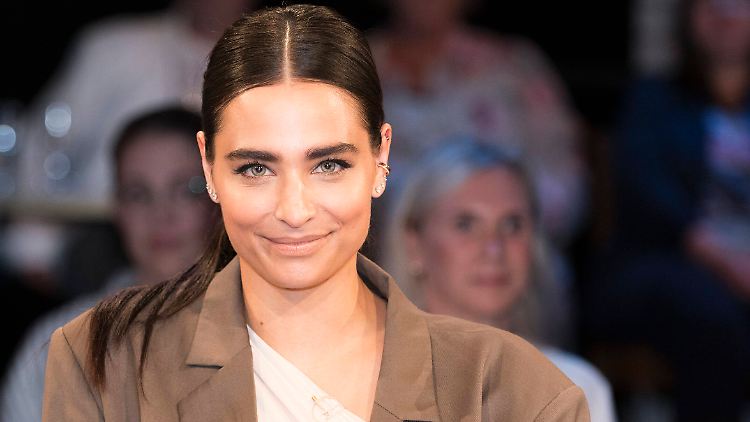 "Gefühlt" schon seit einem Jahr Single: Amira Pocher.