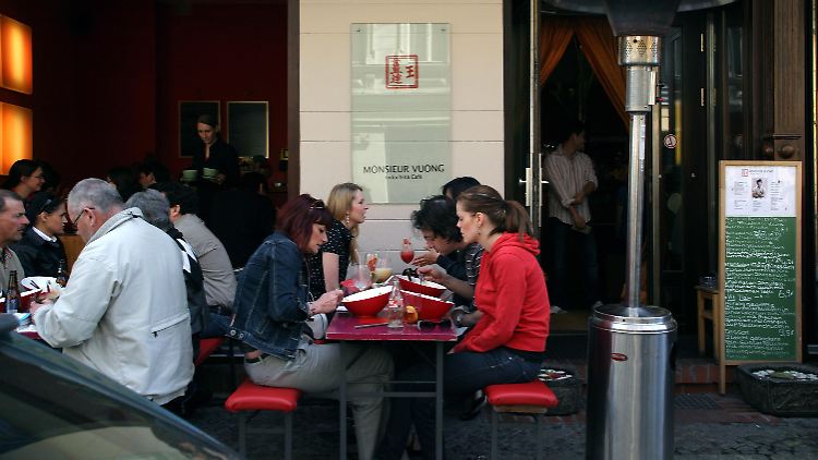 In Großstädten haben sich Restaurants einer IFO-Studie zufolge nach der Pandemie wieder erholt.