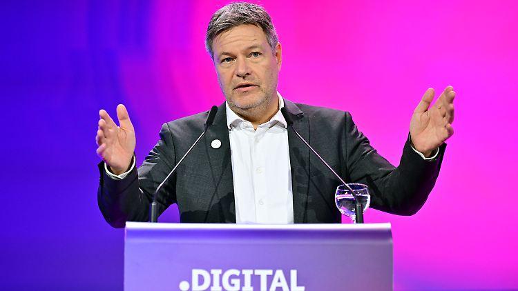 Robert Habeck setzt zusammen mit Frankreich und Italien auf Selbstregulierung der KI-Branche. 