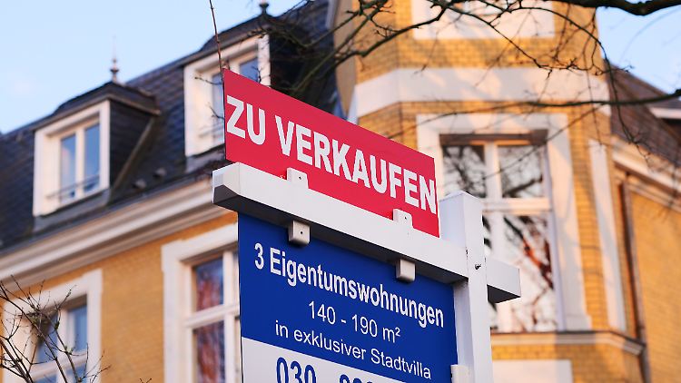 McMakler-Chef Felix Jahn verweist auf die wirtschaftlich angespannte Lage sowie historisch schnell gestiegenen Zinsen. 