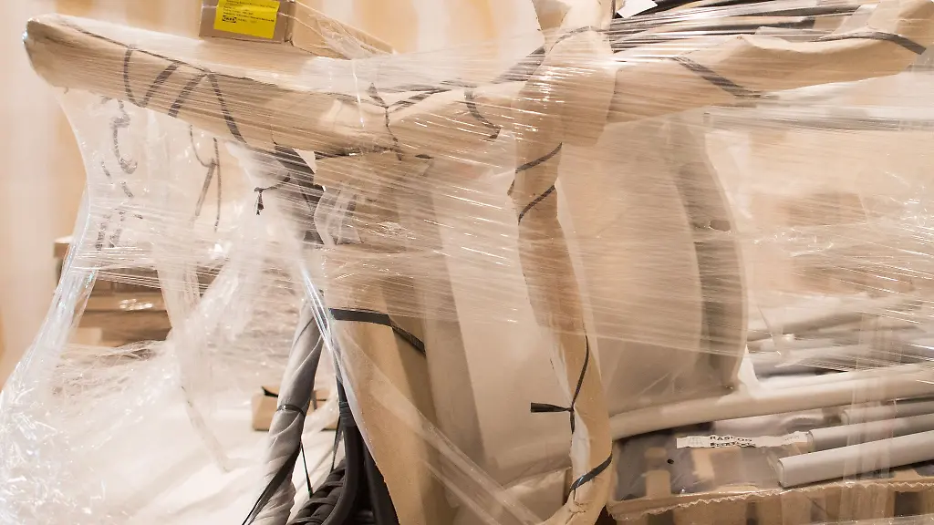 Moebel-lassen-sich-bequem-online-bestellen-und-nach-Hause-liefern-Doch-wer-bei-der-Bestellung-nicht-aufpasst-muss-sie-mitunter-selbst-durch-das-Treppenhaus-wuchten