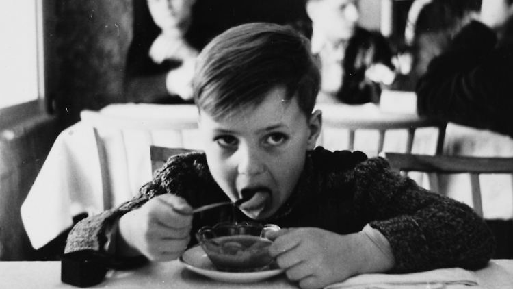 Viele Kinder galten als zu schmächtig, sie sollten zunehmen und wurden zum Essen gezwungen. 