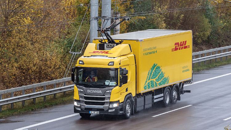 Der Feldversuch E-Highway Schleswig-Holstein ist eines von drei Pilotprojekten in Deutschland, in dem der Einsatz von Oberleitungs-Lkw im Realbetrieb erforscht wird.