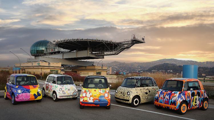 Bunte Topolinos: Die fünf Mini-Artcars erinnern an die 100. Geburtstage von Disney und der früheren Fiat-Fabrik in Turin.