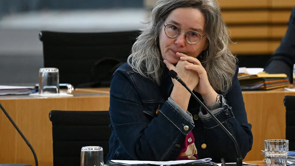 Thueringens-Gesundheitsministerin-Heike-Werner-waehrend-der-Sitzung-des-Thueringer-Landtags