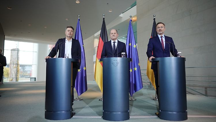 Scholz, Habeck und Lindner bei einem Auftritt kurz nach dem Urteil des Bundesverfassungsgerichts. Bis zuletzt wollte die Ampel an ihren Planungen festhalten und den Etat 2024 in der kommenden Woche verabschieden.