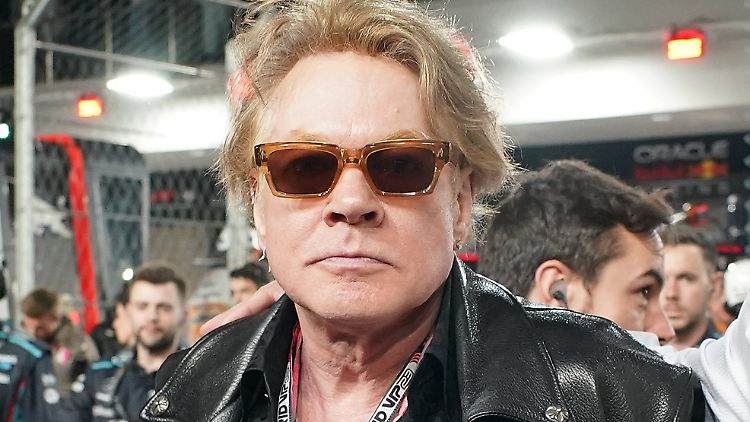 Ein ehemaliges "Penthouse"-Model will Schadenersatz von Rocker Axl Rose in nicht genannter Höhe.