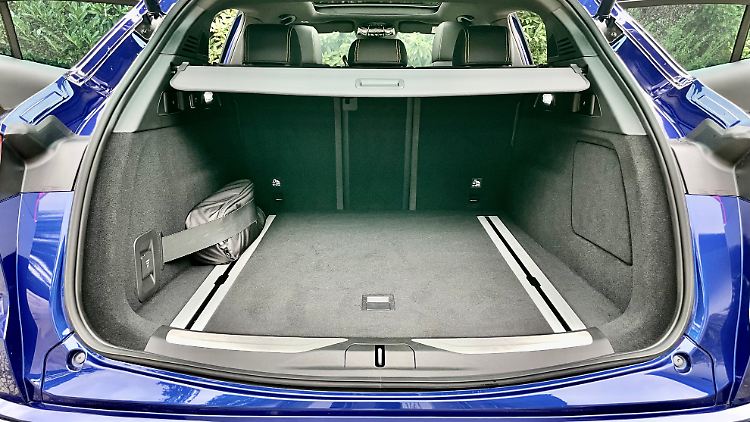Der schnieke Maserati ist ein kleiner Packesel. Immerhin fasst das hintere Abteil Gepäck im Äquivalent von 1600 Litern.