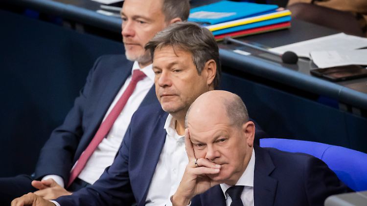 Der Klimakanzler und seine Kompagnons müssen grübeln, wo sie 60 Milliarden Euro auftreiben - mindestens.
