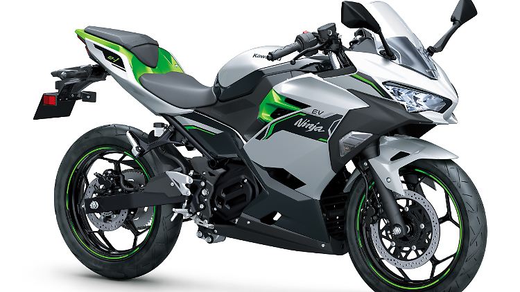 Kawasaki startet erstmals in der E-Mobilität durch. Mit Ninja e-1 (im Bild) und Z e-1 kommen gleich zwei batterieelektrische Modelle der 125er-Klasse auf den Markt.