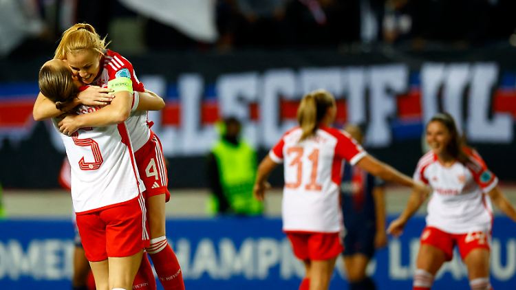 Magdalene Eriksson freut sich über ihren Treffer.