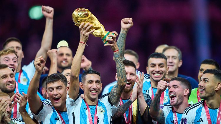 Der größte Moment seiner Karriere: Di Maria mit dem WM-Pokal.