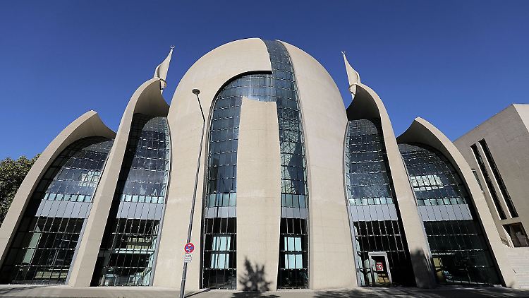 Blick auf die Zentralmoschee der Türkisch-Islamischen Union der Anstalt für Religion (DITIB) in Köln.