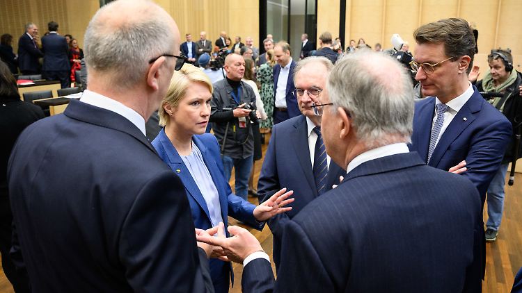Ministerpräsidentinnen und -präsidenten sehen ihre Länder bei der Finanzierung der Steuererleichterungen im Nachteil.