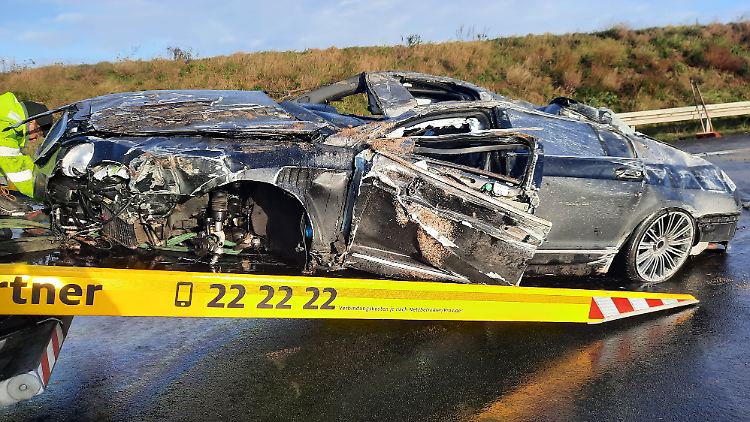 Die Polizei ermittelt gegen den Fahrer des Bentley wegen fahrlässiger Tötung. 