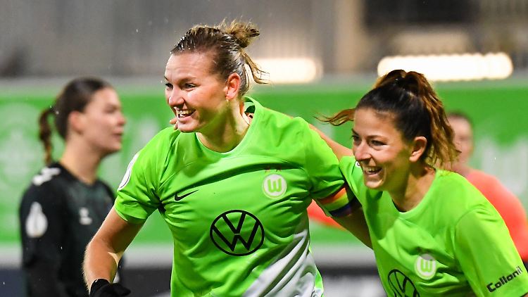 Alexandra Popp (links) feierte im DFB-Pokal ein Traumcomeback.