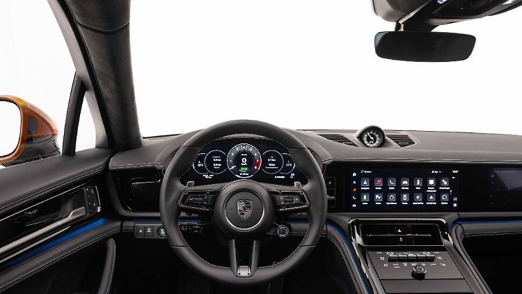 Das Interieur des neuen Panamera fällt clean und elegant aus. Der Startknopf befindet sich in alter Tradition links.