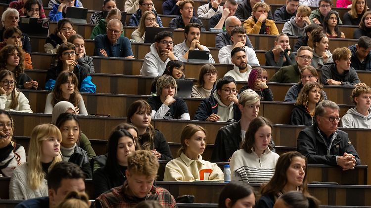 Studienkredite werden aktuell immer teurer.