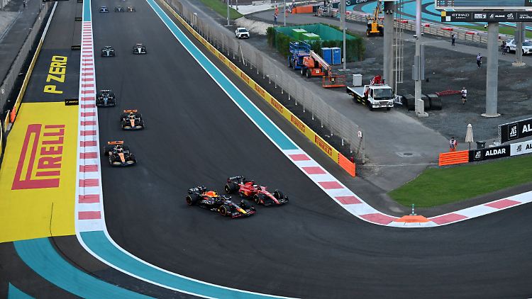 In der ersten Runde griff Leclerc Verstappen an - kurz darauf fuhr der Niederländer seiner Konkurrenz mal wieder deutlich davon.