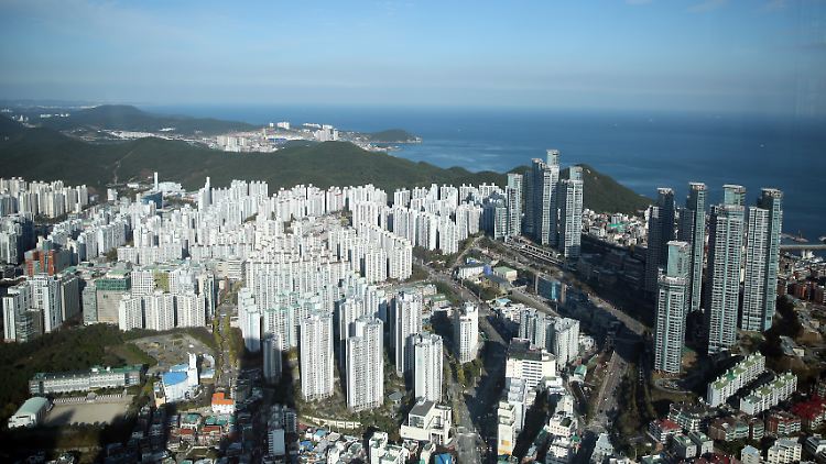 Die Tat fand im Haus des Opfers in der südkoreanischen Millionenstadt Busan statt. 