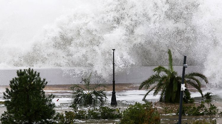 Auch beliebte Schwarzmeer-Badeorte wie Sotschi traf der Wintersturm.