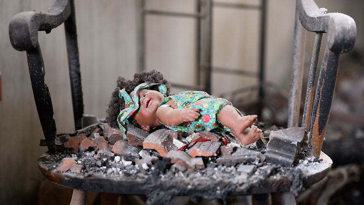 Eine Puppe in einem zerstörten Haus. Stammt das Bild aus dem Norden Gazas oder aus dem Süden Israels? Macht es einen Unterschied? 