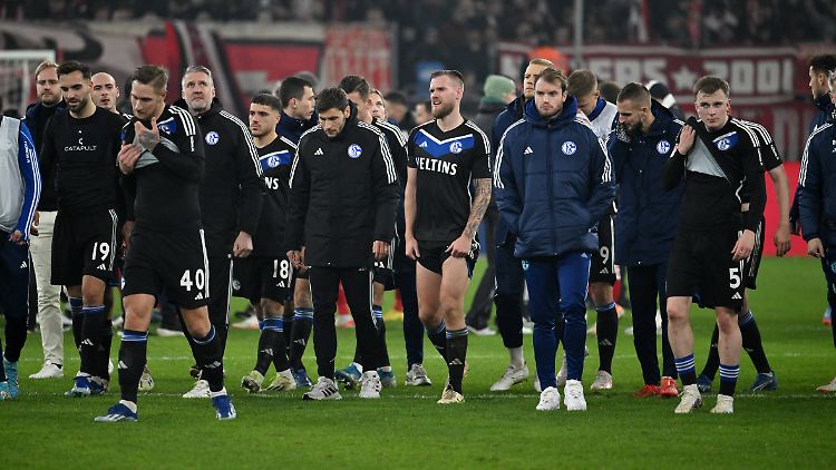 Der FC Schalke 04 steckt mal wieder in der Krise.